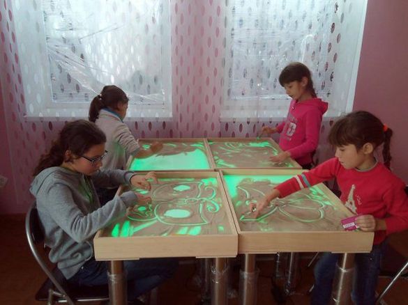 Пісочна терапія і рукоділля: переселенці створили дитячу арт-студію на Черкащині (ФОТО)