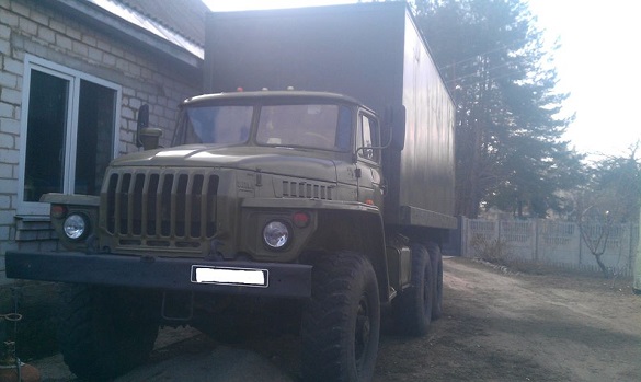 На Черкащині селяни гуртом відремонтували військовий автомобіль із Донбасу