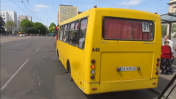 Черкаські тролейбусники скаржаться на дії водіїв маршруток (ВІДЕО)