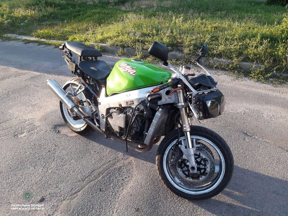 Без номерів та напідпитку: черкаські патрульні затримали мотоцикліста (ФОТО)