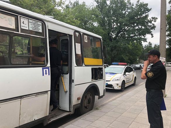 Черкаські полісмени знайшли низку порушень у роботі автобусів (ФОТО)