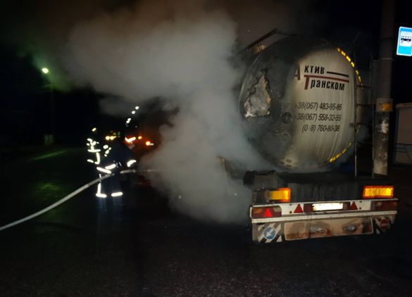На Черкащині загорілася вантажівка із 22-ма тонами молока