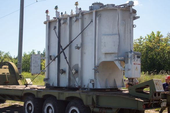Майже 30-ти тонний трансформатор перевозитимуть із Черкас до Канева (ФОТО)