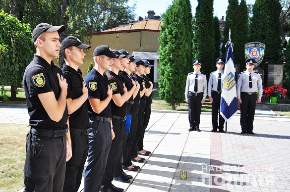 Вісім поліцейських Черкащини присягнули на вірність українському народові (ФОТО)