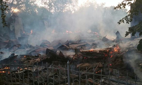 У Канівському районі невідомі підпалили надвірну споруду (ФОТО)