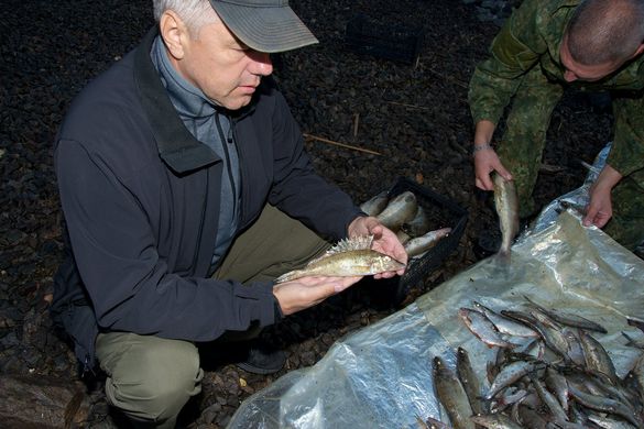 На Черкащині патрульні знайшли в браконьєрів рідкісний екземпляр риби (ФОТО)