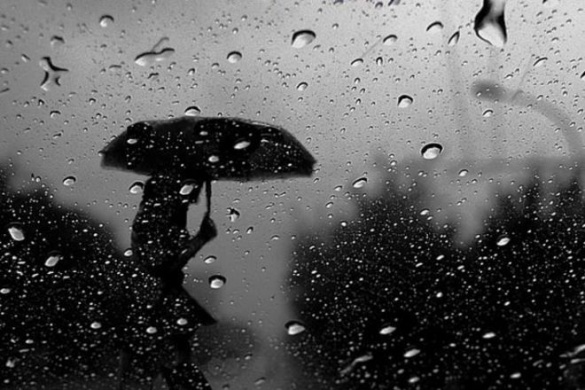 Сильний дощ, гроза та шквали: через негоду черкащан закликають бути обережними