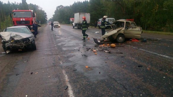 Розбиті машини та постраждалі: біля Золотоноші сталася смертельна ДТП (ФОТО)