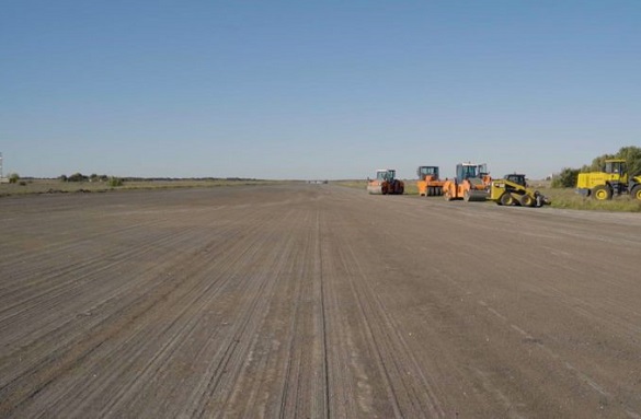 У черкаському аеропорту триває реконструкція злітно-посадкової смуги (ВІДЕО)