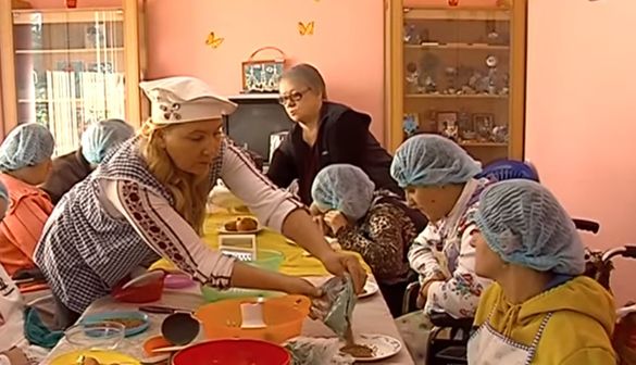 Ази кулінарії: у Черкасах для людей з інвалідністю організували незвичні курси (ВІДЕО)