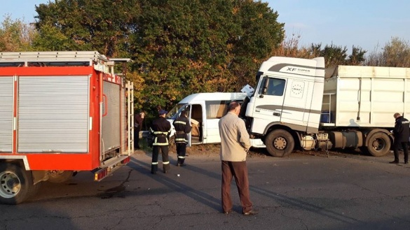 У Черкаській області сталася ДТП за участі вантажівки. Серед постраждалих - діти (ФОТО)