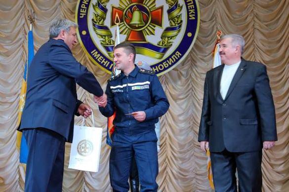 Черкаський рятівник, котрий зберіг життя 17 людям, отримав медаль