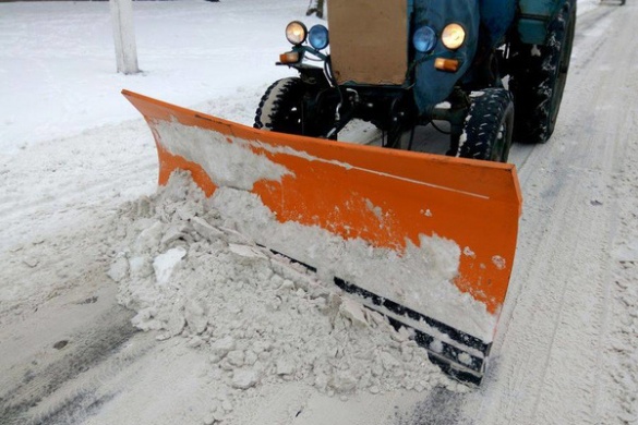 На дорогах Черкас вже працює снігоприбиральна техніка