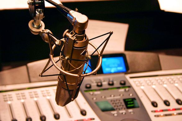 На Черкащині радіостанції перевиконують норми законодавства про мовні квоти