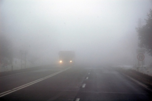 Водіїв попереджають про слизьку дорогу й туман на Черкащині