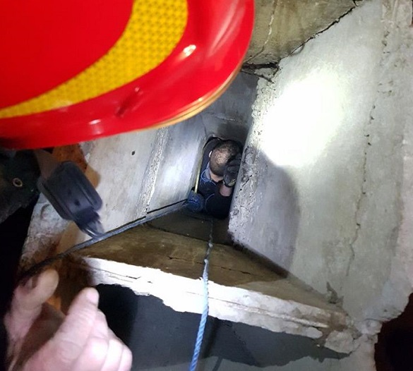 Як чоловік, якого рятували понад три години в Черкасах, опинився у вентиляційній шахті?