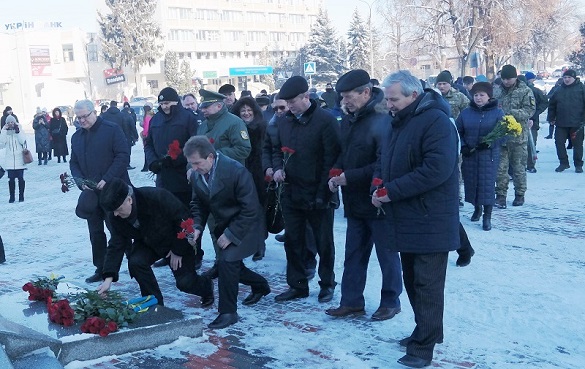 У Черкасах вшанували пам’ять Героїв, які боролися за за соборність і незалежність України (ФОТО)