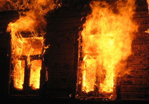 У Черкасах вогонь знищив будинок багатодітної сім'ї: потрібна допомога