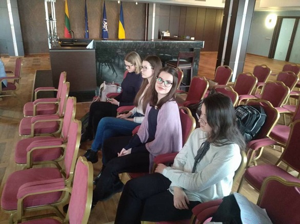 Школярка з Черкас отримала першість на Всеукраїнському конкурсі красномовців англійською мовою