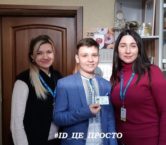 Черкаський школяр отримав першу ID-картку