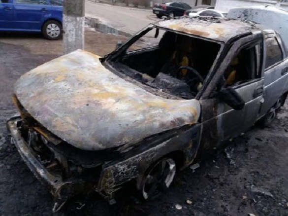 Біля черкаського райвідділку згоріла машина поліцейського