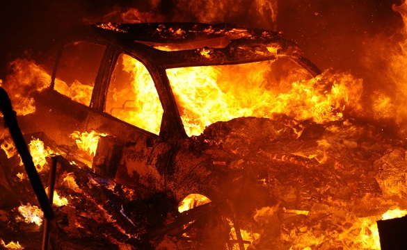 В Умані на стоянці вщент згоріли дві автівки