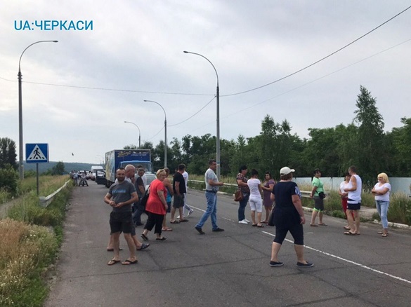 На Черкащині страйкують через поганий стан доріг (ФОТО)