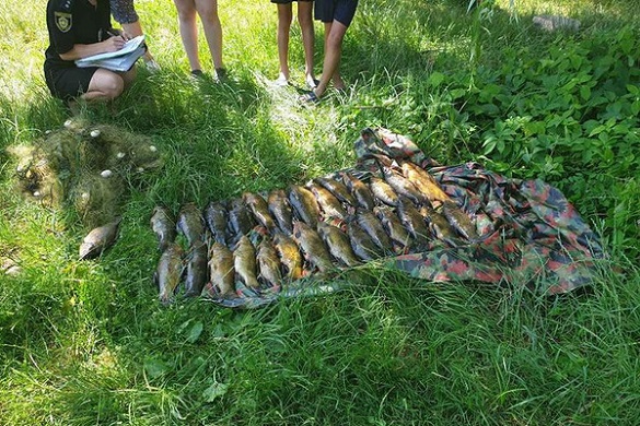 На Черкащині піймали браконьєрів, які сітками виловлювали рибу