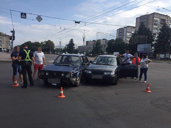 У середмісті Черкас зіткнулися дві автівки (ФОТО)