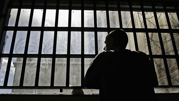 На колишнього інспектора Черкаської виправної колонії чекають шість років в'язниці