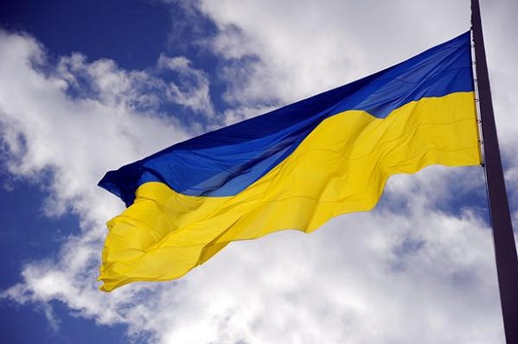 Урочисто і під гімн України у Кам'янці впав державний стяг