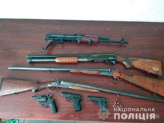 З початку жовтня жителі Черкащини мають добровільно здати зброю та боєприпаси