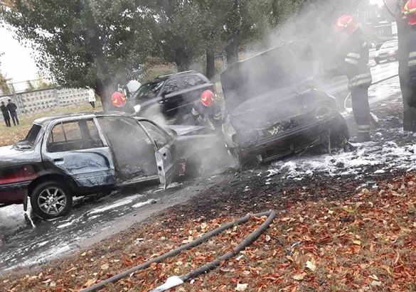 Двоє людей в лікарні: у Черкасах загорілися машини (ФОТО)
