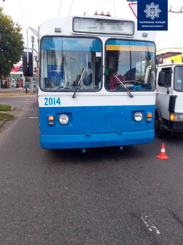У Черкасах тролейбус збив дитину (ФОТО)