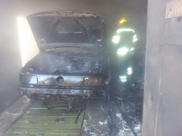 На Черкащині в гаражі згорів автомобіль