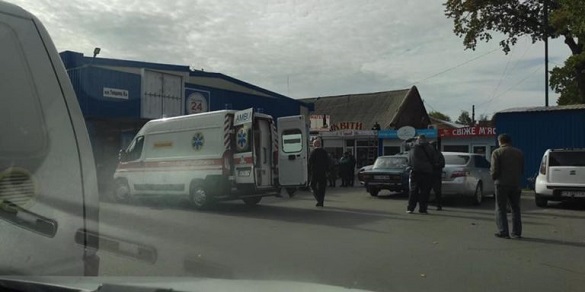 Поліція відреагувала: на Черкащині на жінку із дитиною впала вітрина магазину