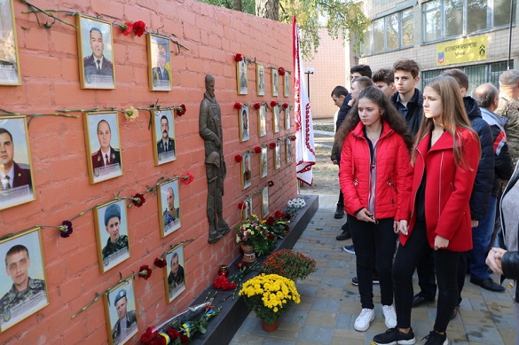 У Черкасах відкрили стелу пам’яті загиблих в російсько-українській війні (ФОТО)