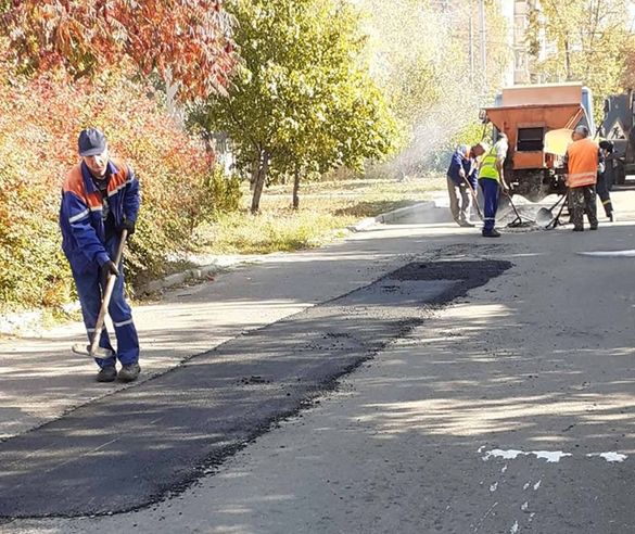 Черкаські комунальники відремонтували декілька доріг (ФОТО)