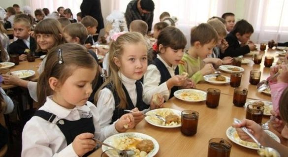 За рахунок батьків: у черкаських школах запропонували осучаснити меню