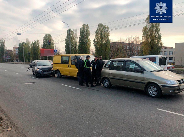 Внаслідок ДТП у Черкасах постраждало три автівки