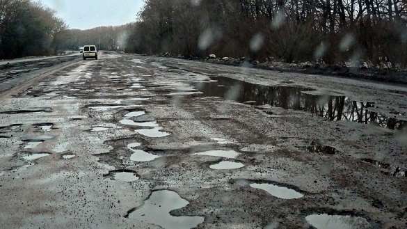 Черкасці просять відремонтувати ділянку дороги по вулиці Поднєвіча