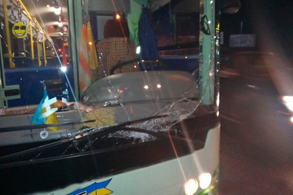 Є потерпілі: у Черкасах зіткнулися тролейбус та автівка (ФОТО)
