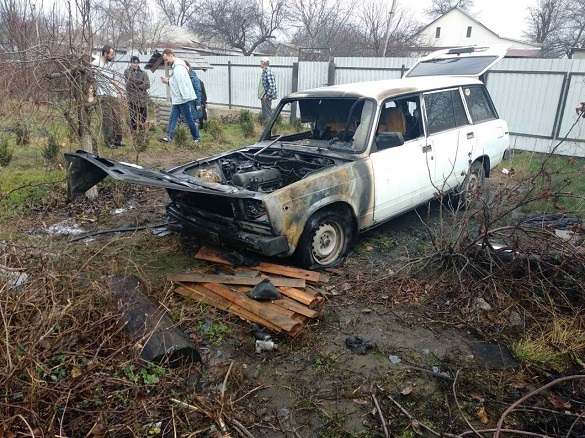 В приватному домоволодінні на Черкащині загорівся автомобіль