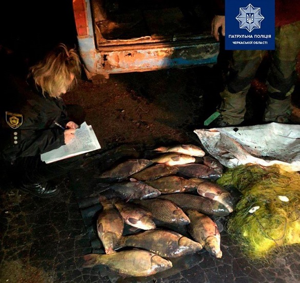 У водія на Черкащині, котрий порушив ПДР, знайшли мішок свіжовиловленої риби (ФОТО)