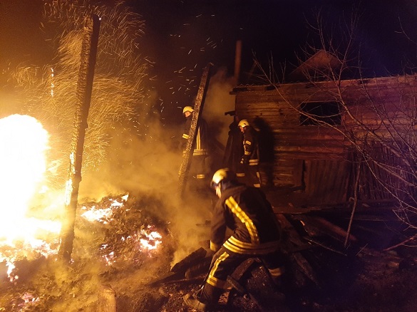 За добу на Черкащині сталося дві пожежі надвірних споруд (ФОТО)
