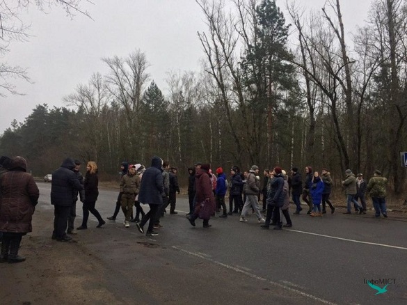 В знак протесту проти об'єднання з Черкасами жителі Свидівка перекривали дорогу (ФОТО)