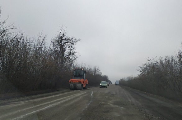 До села на Черкащині грейдерують дорогу (ФОТО)
