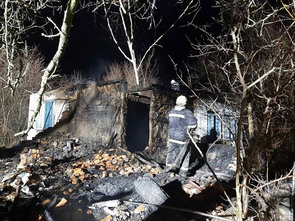 На Черкащині загорілася безгосподарча будівля (ФОТО)