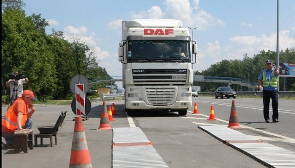 Мешканці Черкащини перекрили автотрасу з вимогою встановити вагові комплекси