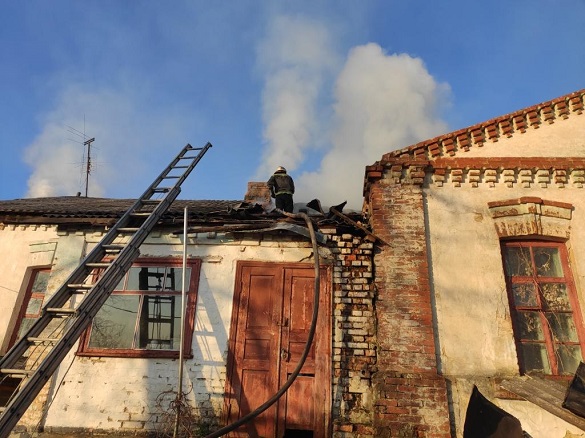 В багатоквартирному будинку на Черкащині сталася пожежа (ВІДЕО)